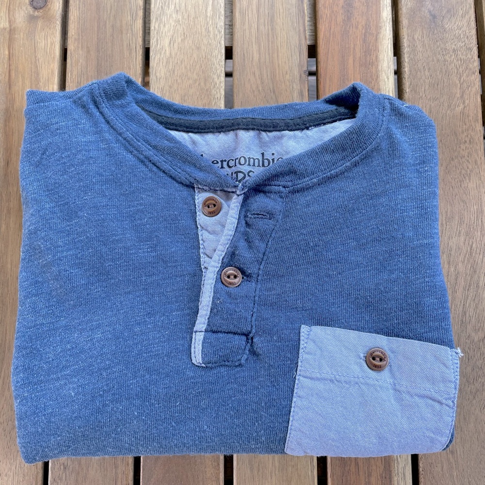 Abercrombie kids short sleeve shirt Size 11/12
